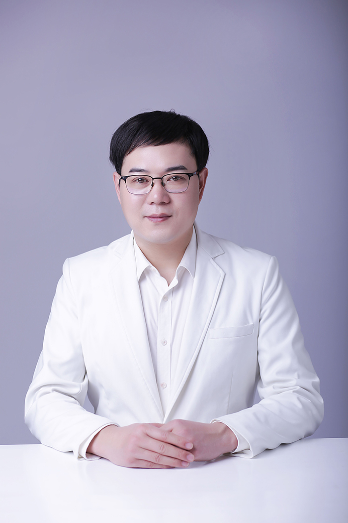 李伟