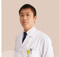 黄亮