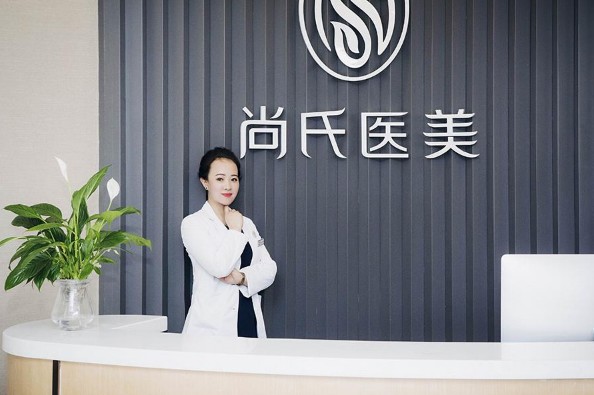 侯立楠