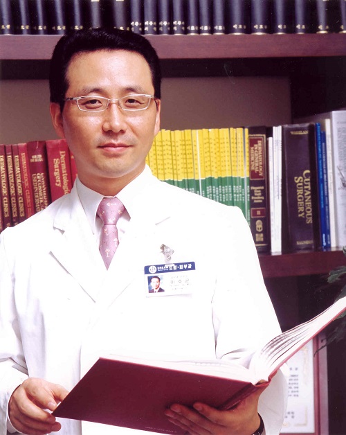 李镐均