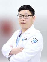 王明